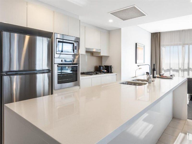 Meriton Suites Zetland Сидни Екстериор снимка A modern kitchen