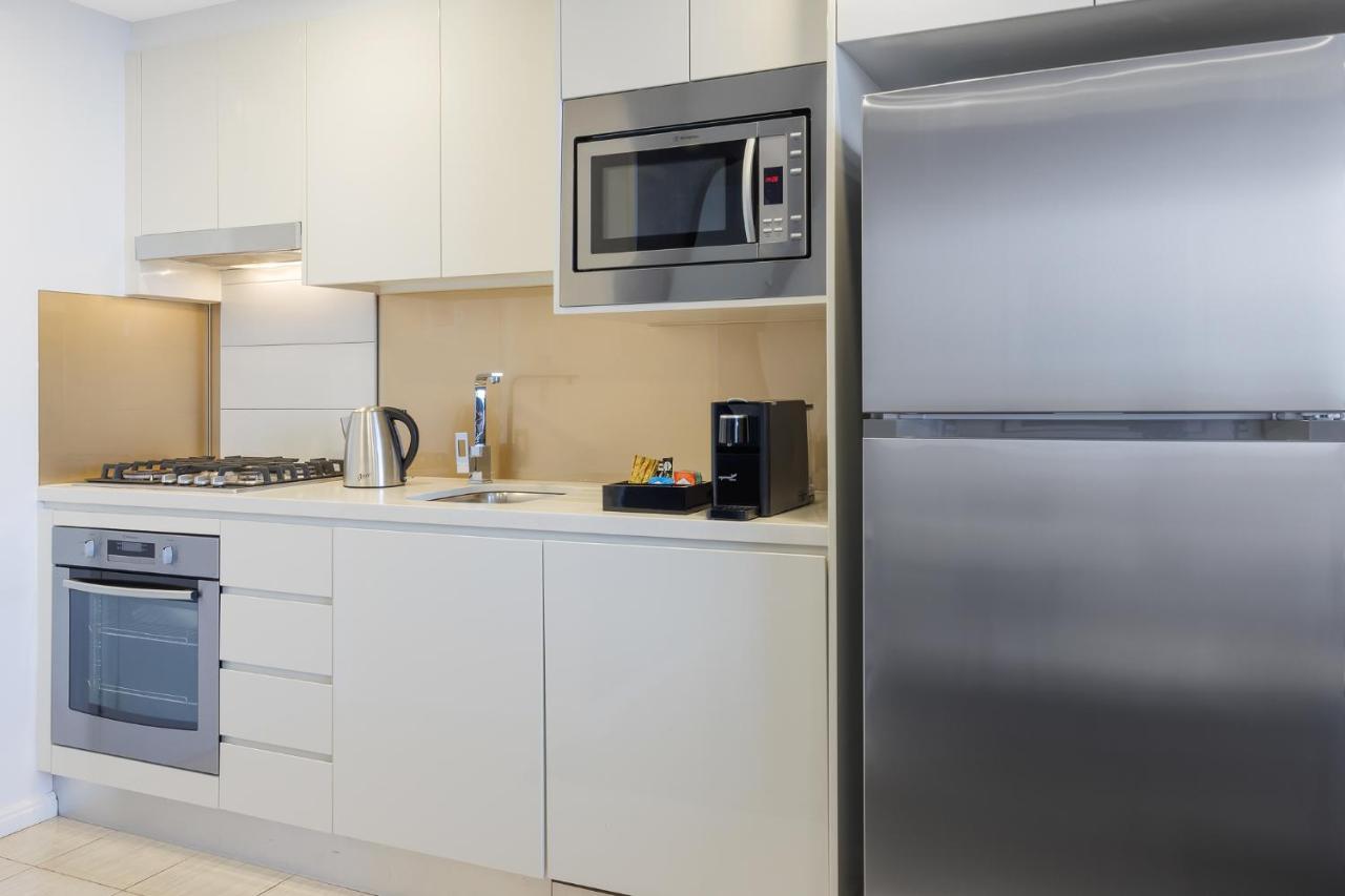 Meriton Suites Zetland Сидни Екстериор снимка A modern kitchen