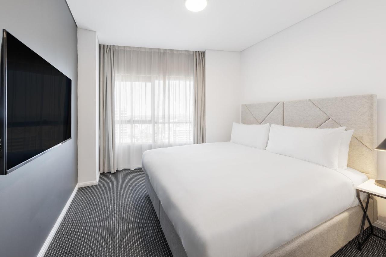 Meriton Suites Zetland Сидни Екстериор снимка A bedroom at the hotel