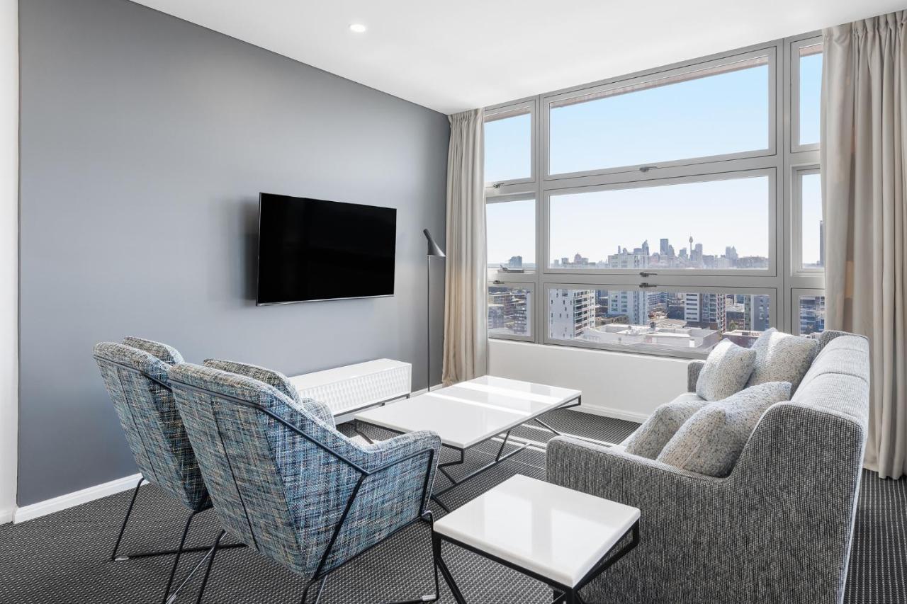 Meriton Suites Zetland Сидни Екстериор снимка The living room of a typical apartment
