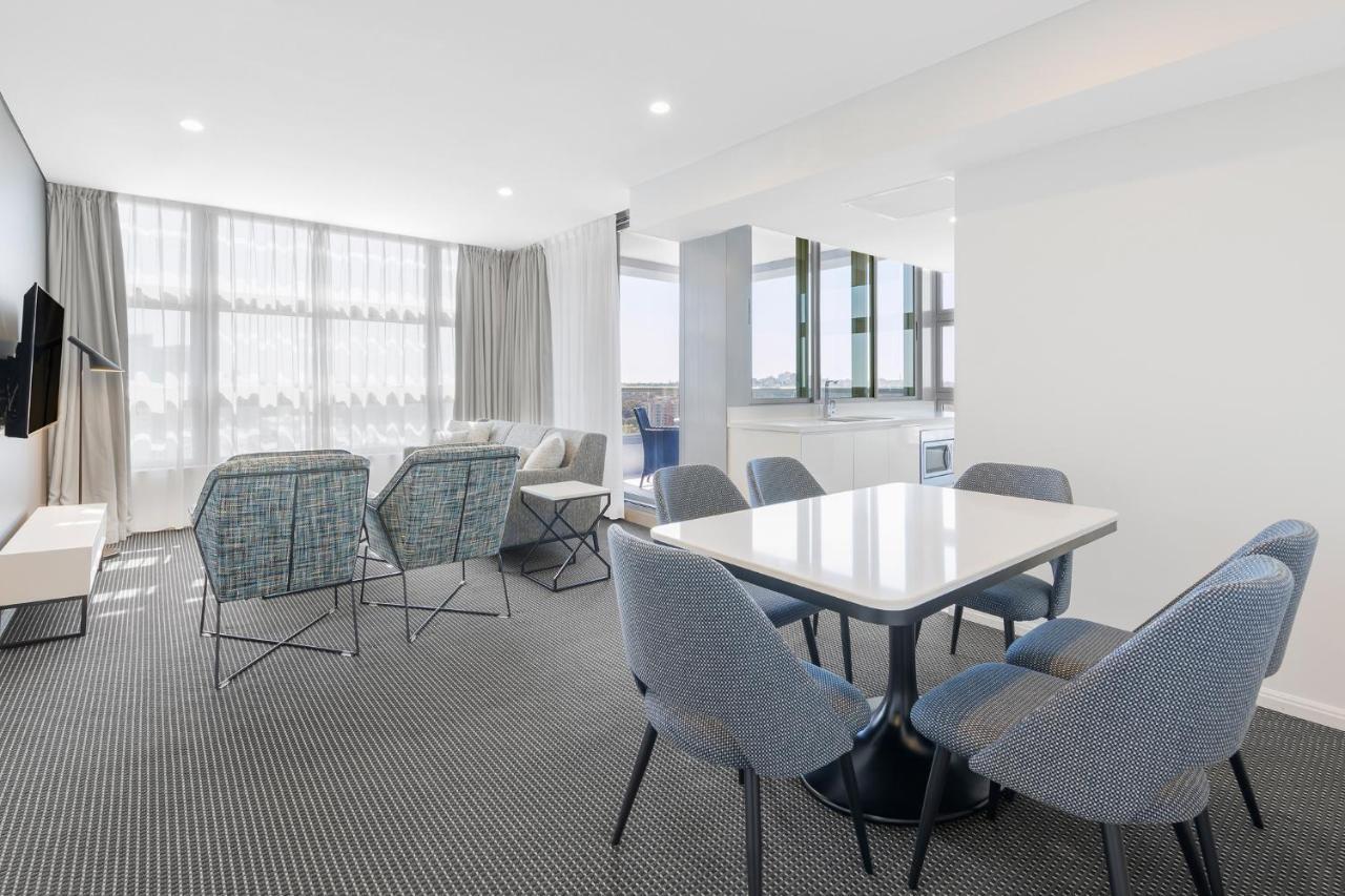 Meriton Suites Zetland Сидни Екстериор снимка The Club at The Standard East Village