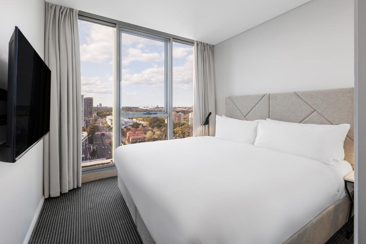 Meriton Suites Zetland Сидни Екстериор снимка A bedroom at the hotel