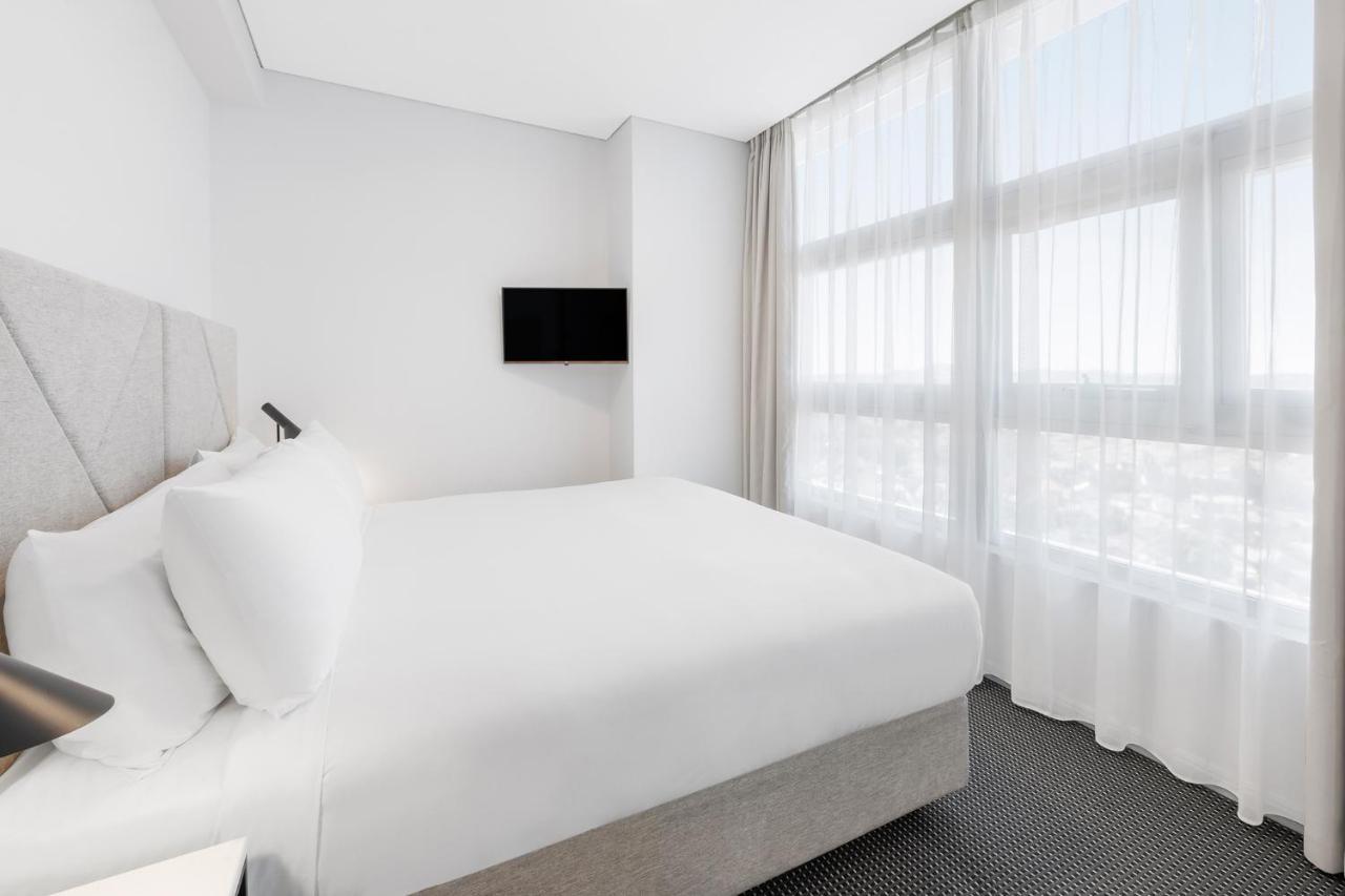 Meriton Suites Zetland Сидни Екстериор снимка A bedroom at the hotel