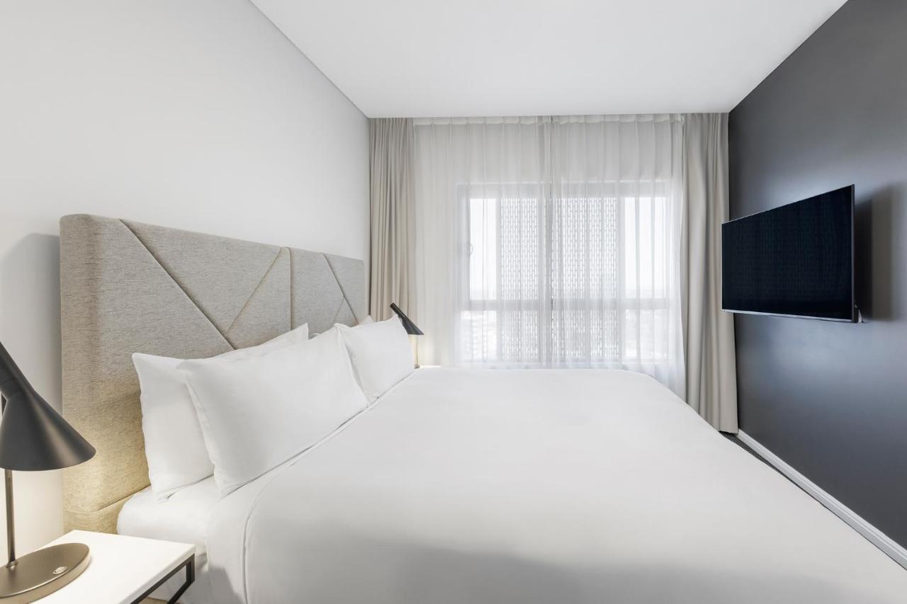 Meriton Suites Zetland Сидни Екстериор снимка A bedroom at the hotel