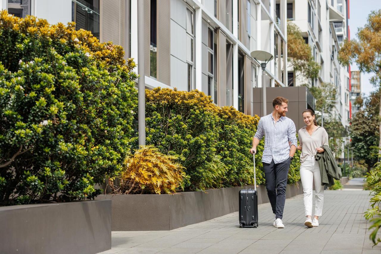 Meriton Suites Zetland Сидни Екстериор снимка The Village at the Village