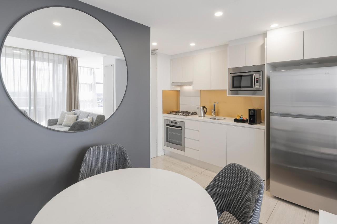 Meriton Suites Zetland Сидни Екстериор снимка A typical apartment kitchen