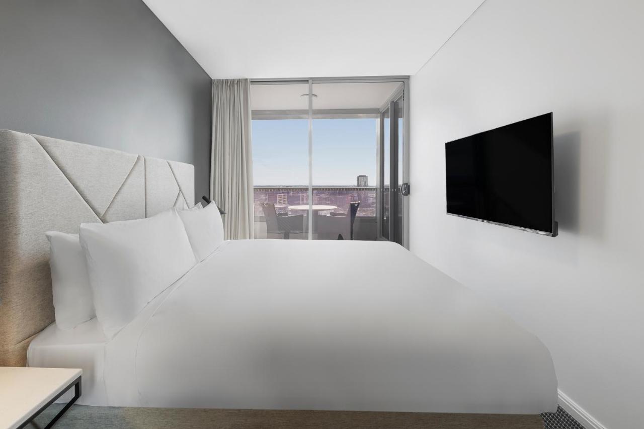 Meriton Suites Zetland Сидни Екстериор снимка A bedroom at the hotel