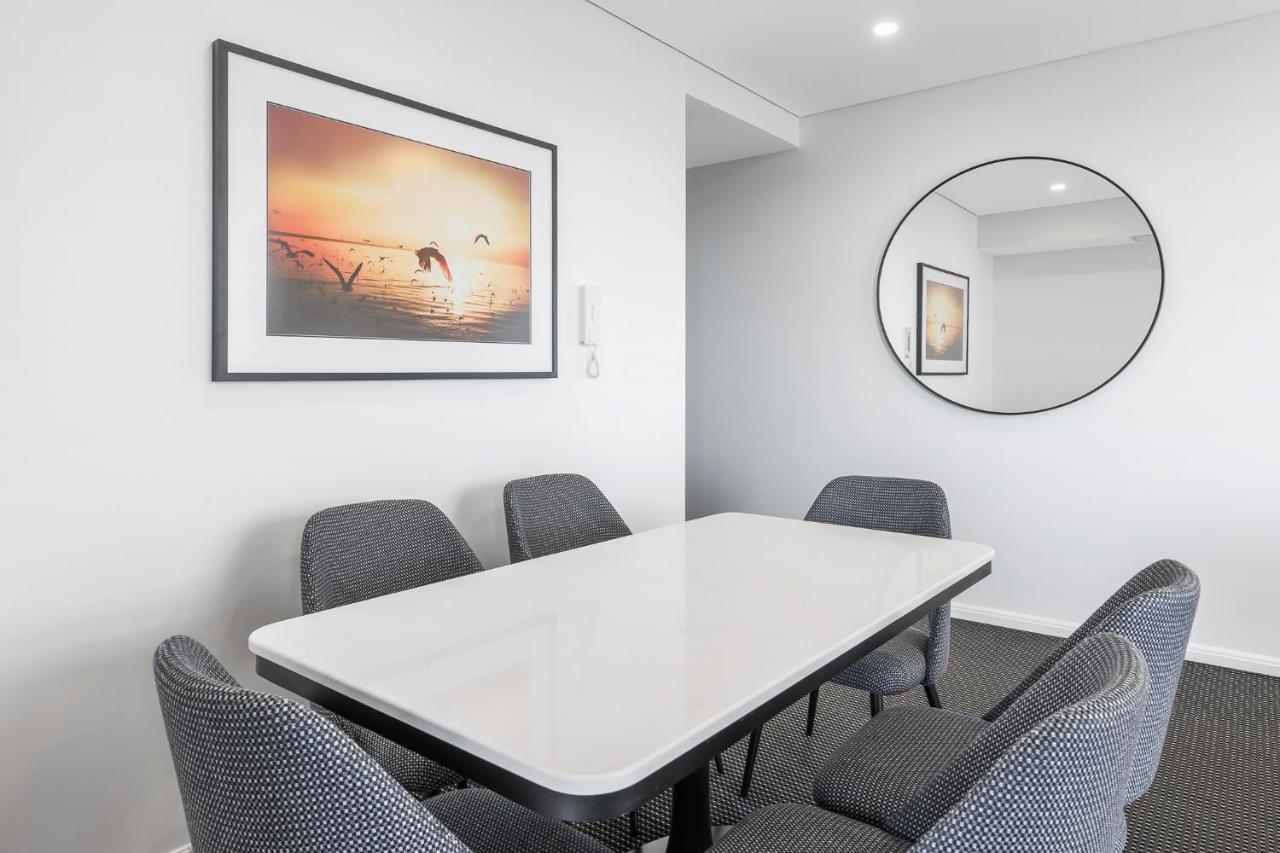 Meriton Suites Zetland Сидни Екстериор снимка A dining room
