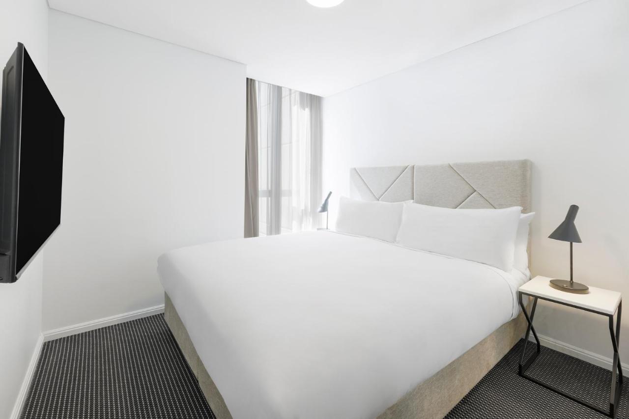 Meriton Suites Zetland Сидни Екстериор снимка A bedroom at the hotel