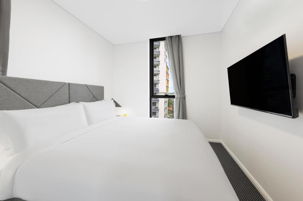 Meriton Suites Zetland Сидни Екстериор снимка A bedroom at the new student village