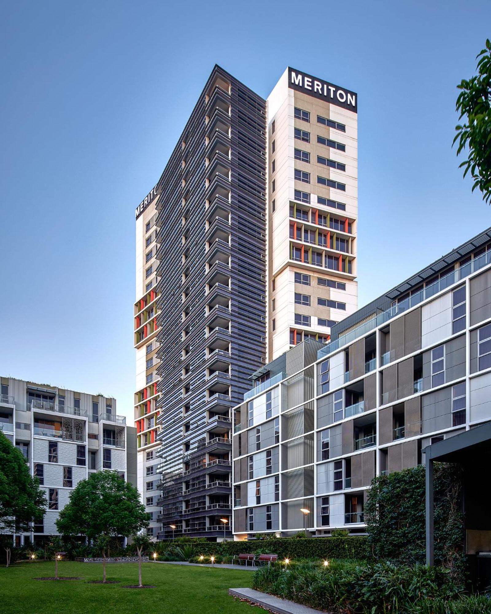 Meriton Suites Zetland Сидни Екстериор снимка The apartment building