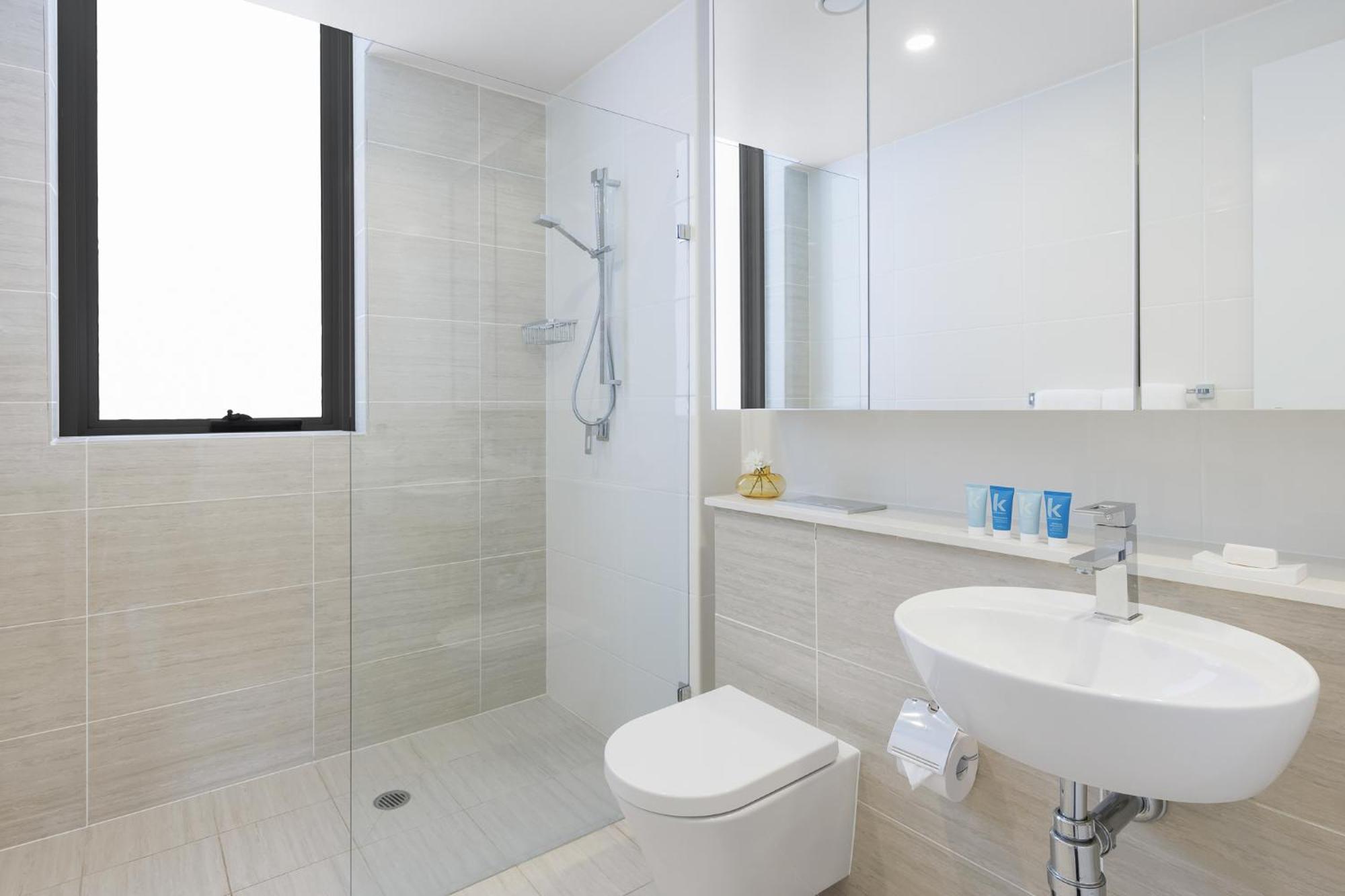 Meriton Suites Zetland Сидни Стая снимка A modern bathroom