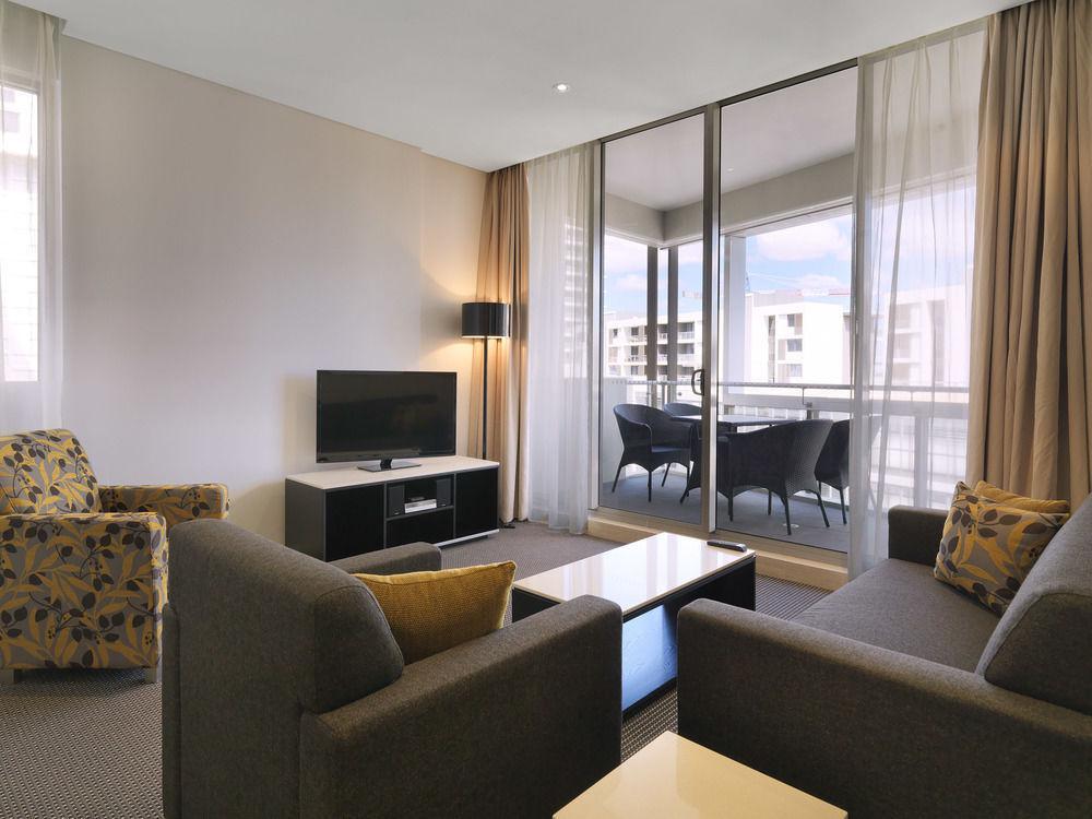 Meriton Suites Zetland Сидни Екстериор снимка A living room at the hotel
