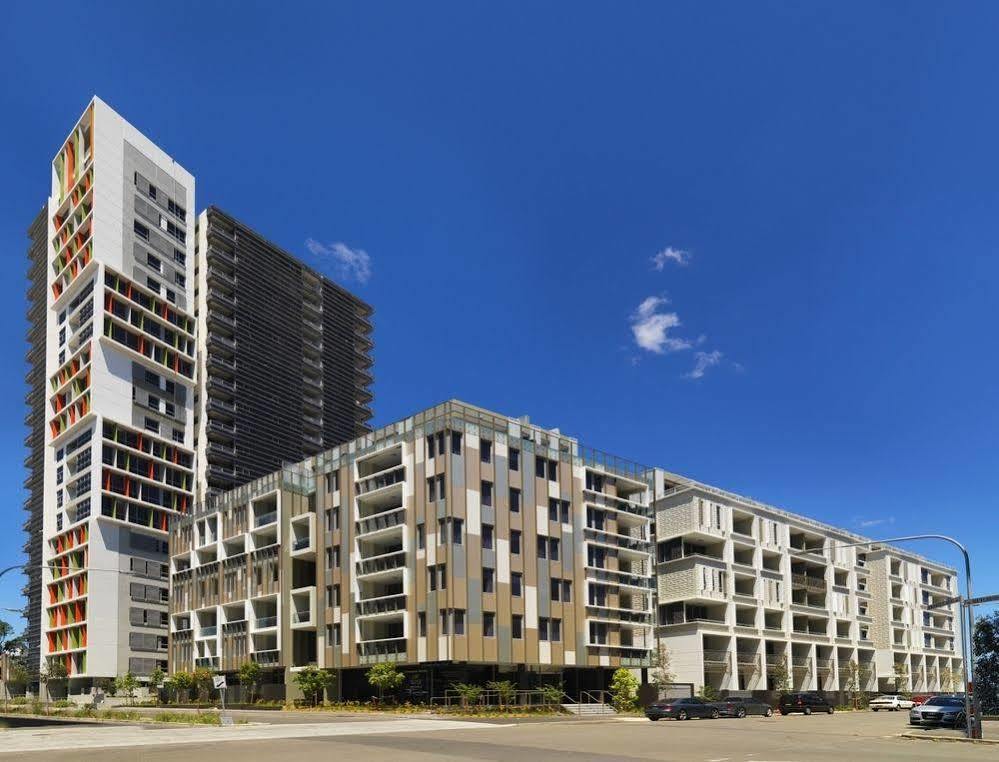 Meriton Suites Zetland Сидни Екстериор снимка The apartment complex at the corner of the Esplanade and the Esplanade Causeway